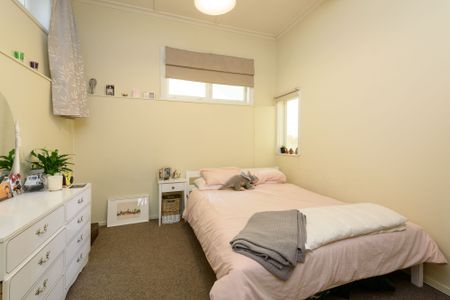 3 Bedroom, Newtown - Photo 5