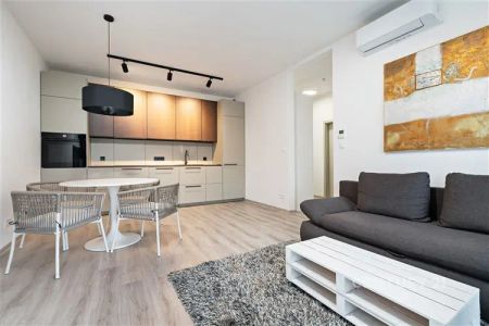 Pronájem bytu 2kk s lodžií a garážovým stáním - Photo 4