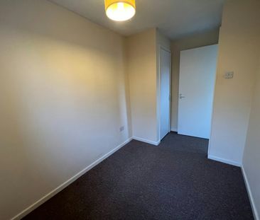 Semi-detached house to rent on - Photo 2