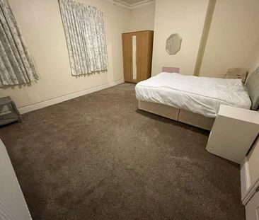 Room in a Shared House, Ivor Road, B11 - Photo 6