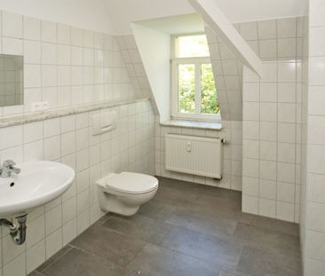 Am Hubertusplatz: Mansardgeschoss + Dusche - Foto 1