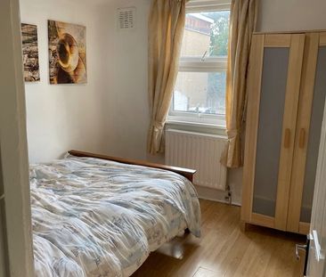 3 Bed Flat, Milkwood Road, SE24 - Photo 6