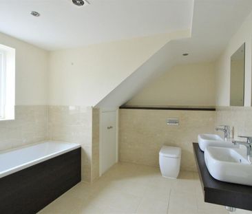 3 bedroom House To Let - Photo 3