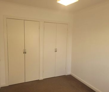 Flat to rent on - Photo 2