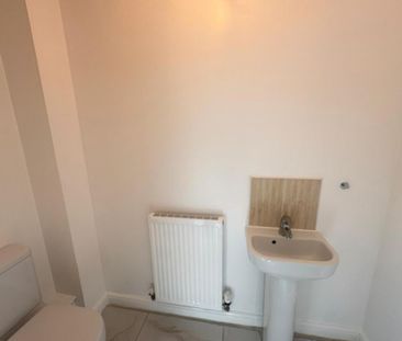 3 bedroom terraced house to rent - Photo 5