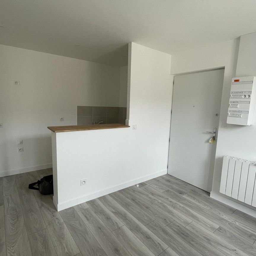 Location Appartement 2 pièces 29m² CAUDEBEC LES ELBEUF 76320 - Photo 1
