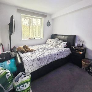 Redford Close, Feltham, TW13 4TD - Photo 2