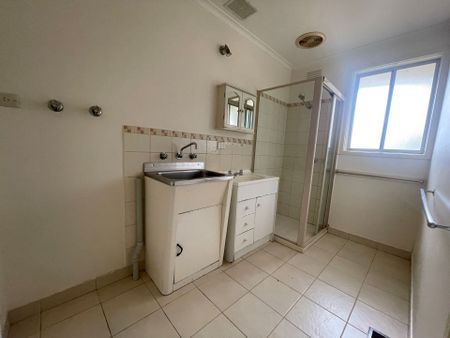 Two Bedroom Unit in Quiet Pocket - Photo 2