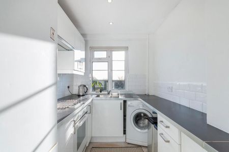 3 bedroom flat to rent - Photo 4