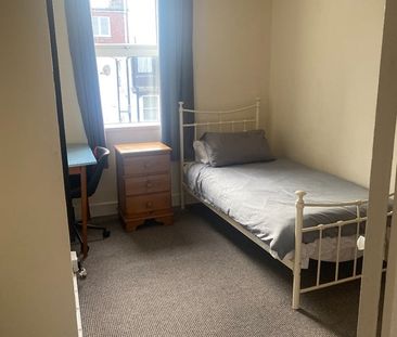 4 Bed Terraced House, Whippingham Road, BN2 - Photo 6