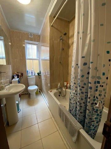 3 bedroom flat to rent - Photo 5