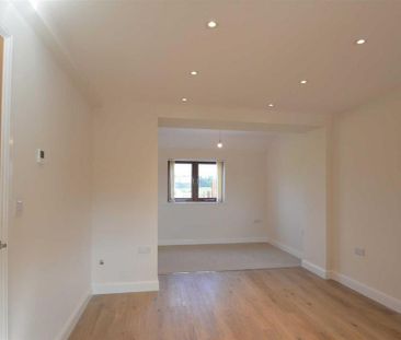 2 bedroom barn conversion to rent - Photo 1