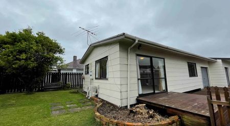 Sunny, Secure Living with Yard & Garage in Mt ... - Photo 4