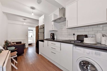 A beautifully updated one bedroom annex offered furnished with all bills included. The property is for a single occupant ONLY. - Photo 3