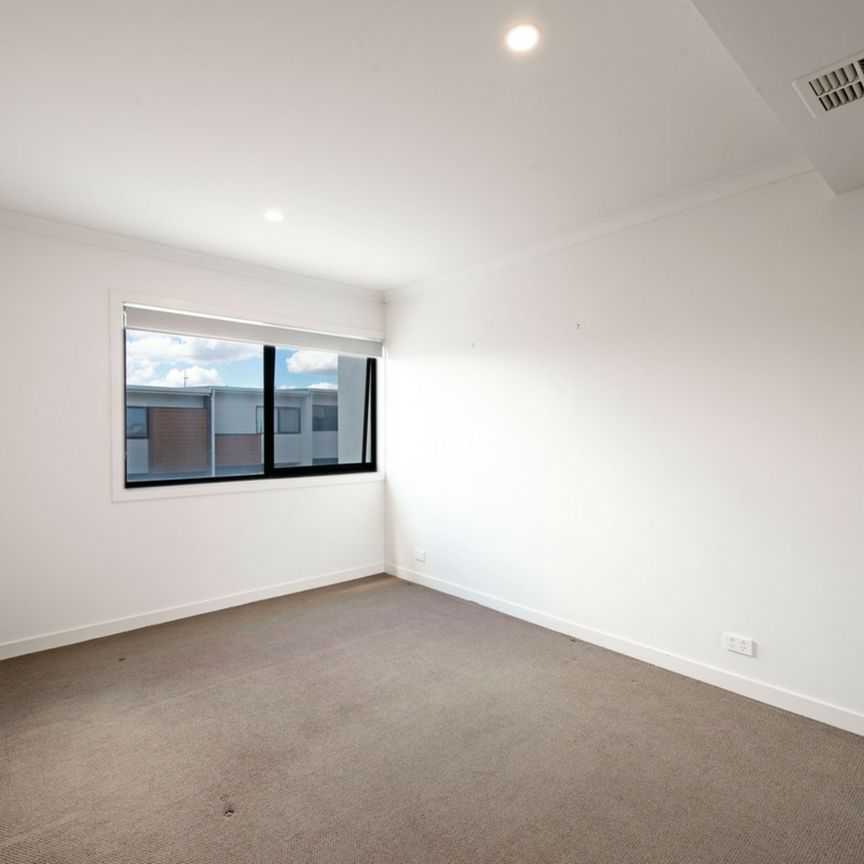 Unique Executive Townhouse - Photo 1