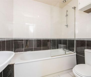 2 bed Apartment To Let - Photo 4