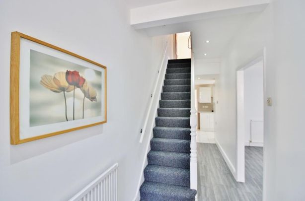 Hampton Road, Ilford - Photo 1