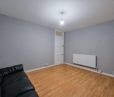 3 bedroom flat to rent - Photo 3