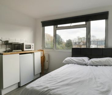 Studio to rent - Photo 2