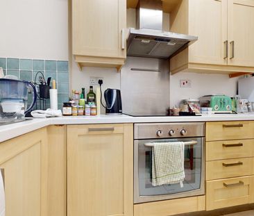 2 bedroom property to let - Photo 5