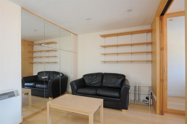 3 bedroom flat to rent - Photo 1