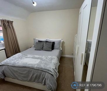 2 bedroom end of terrace house to rent - Photo 1