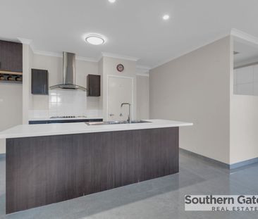 Easy Care Family Home! - Photo 3