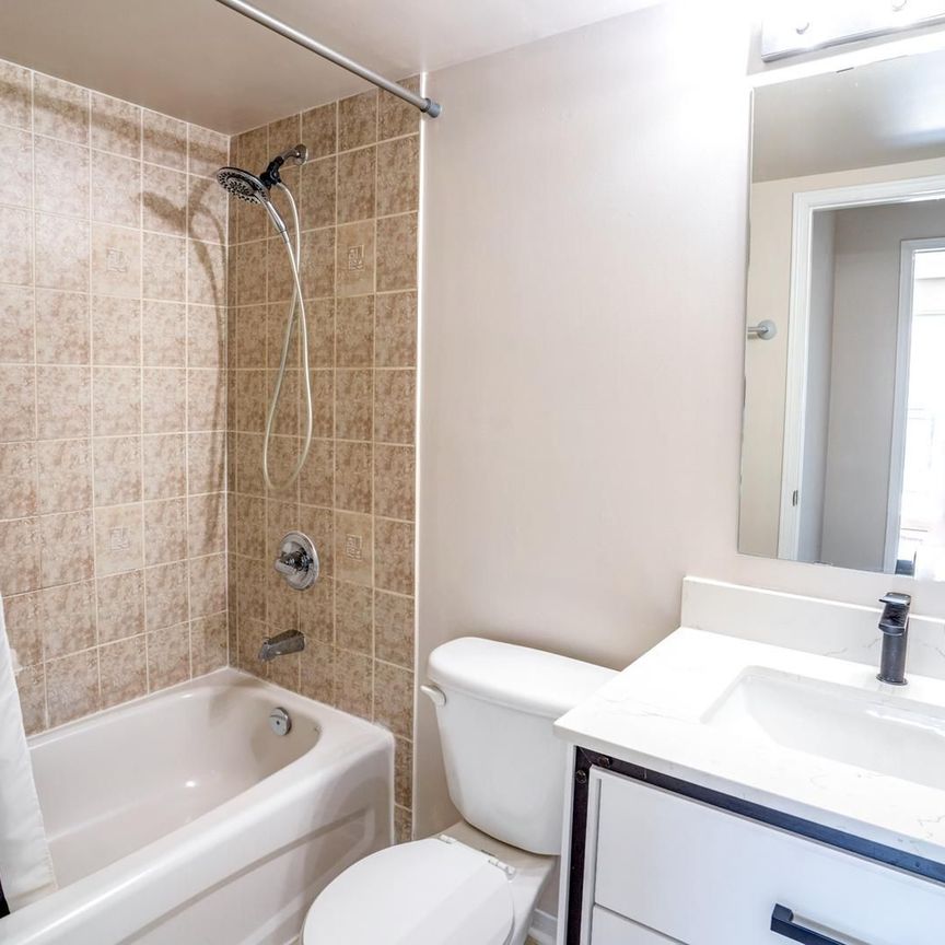 For Lease - 4975 Southampton Drive Unit# 344, Mississauga, Ontario - Photo 1