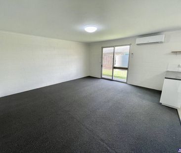 Renovated Unit - Short Stroll into Town - Photo 2