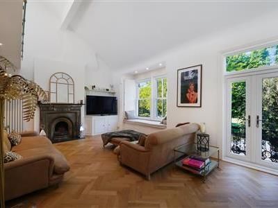 Putney Bridge Road, SW15 - Photo 2