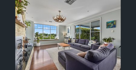 IMMACULATE AND ELEVATED 4 BEDROOM FAMILY HOME - Photo 2