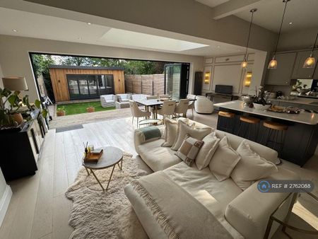 2 bedroom flat to rent - Photo 4