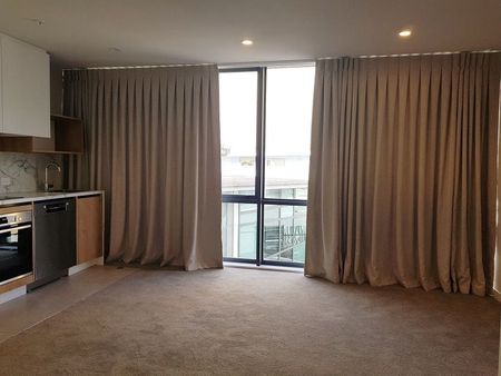 Nearly new one bedroom apartment - Photo 4