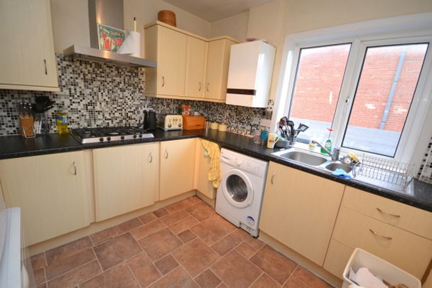 2 bed Flat for Rent - Photo 1