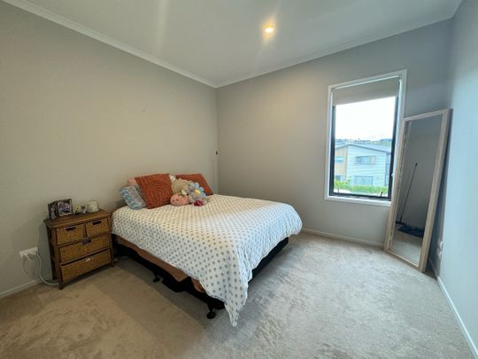 Modern, Light-Filled Family Home in Prime Long Bay Location - Photo 1