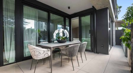 One Saint Stephens - Photo 5