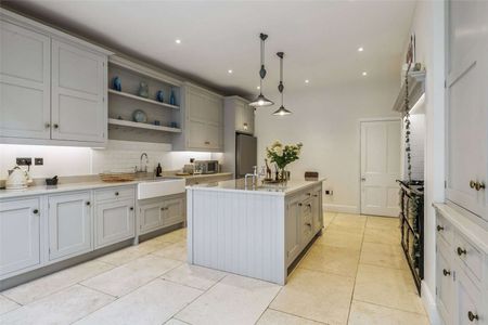An elegant property in one of Chester's most prestigious addresses - Photo 4
