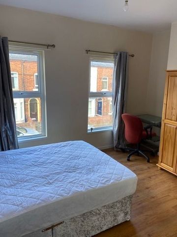 55 Farnham Street, Belfast BT7 2FL - Photo 2