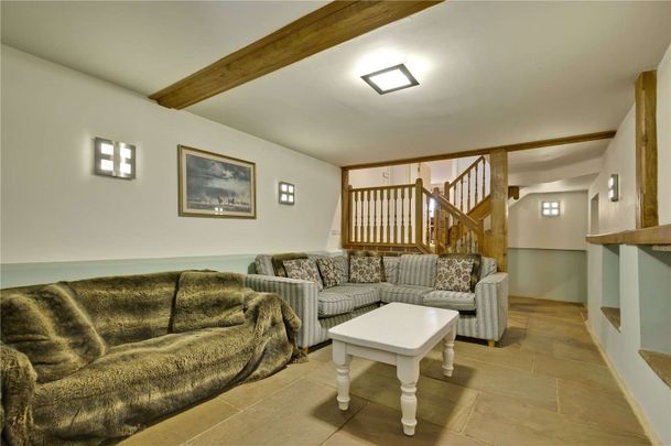 SHORT LET - A stunning country retreat on the Surrey Hampshire border - Photo 1