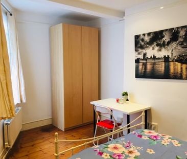 Room in a Shared Flat, Scott Ellis Gardens, NW8 - Photo 3
