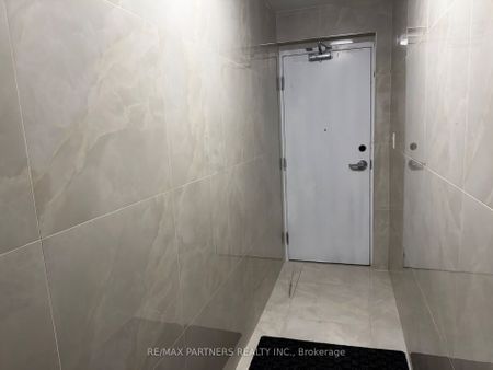 For Lease - 1 Eaton Park Lane Unit# 9, Toronto, Ontario - Photo 3