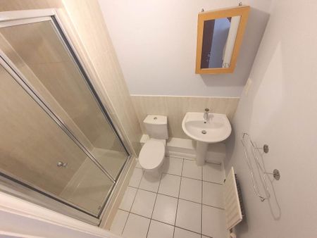 2 bedroom flat to rent - Photo 2