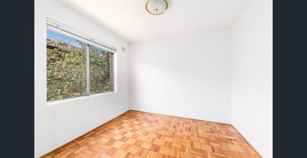 ** BRIGHT AND SUNNY ** - Photo 1