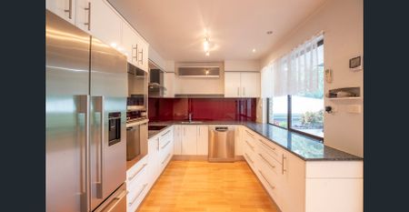 Four Bedroom Home, With Stunning Water Views - Photo 2