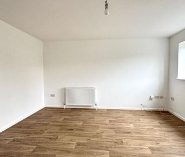 3 bedroom end of terrace house to rent - Photo 1