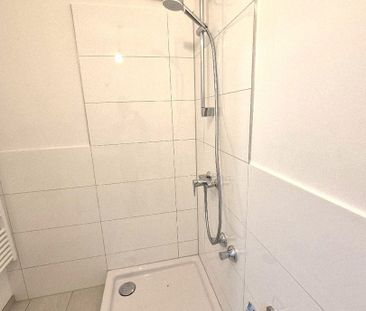 Renovierte 1-Zimmer-Dachgeschosswohnung mit Einbauküche in Köln-Dün... - Foto 5