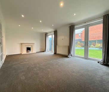 4 bedroom Semi-Detached House to let - Photo 4