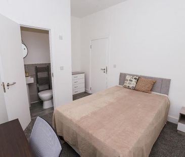 4 bedroom terraced house to rent - Photo 6