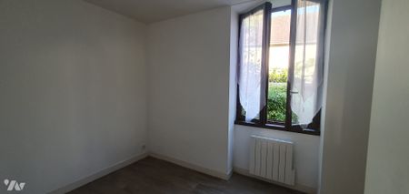 APPARTEMENT T2 au rch. 30 m2, petit jardin privatif, petite résidence centre village - Photo 3