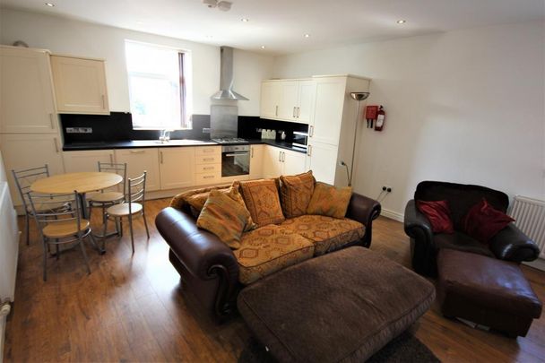 3 bedroom flat to rent - Photo 1